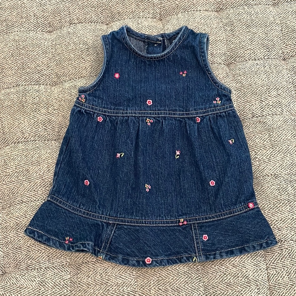 Oshkosh size 12 mths